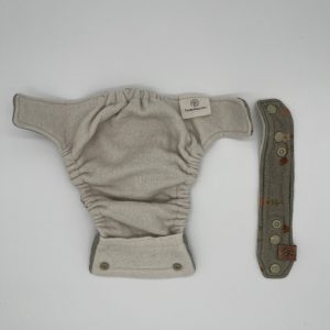 Tausendglück Abhaltewindel geöffnet mit Bauchgurt daneben