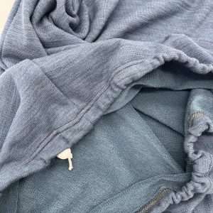 Schlafsack unten offen zum einfacheren Abhalten in der Nacht, blau, Öffnung und Kordelzug im Detail