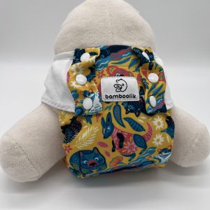 Bamboolik Trainerunterhose außen am Wickeldummy