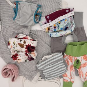 Gemischtes Mietpoaket mit PUL Abhlaltewindeln und passender Windelfrei Kleidung