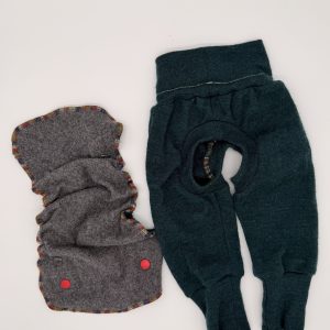 Abhaltehose Raven aus mit passender Klappe für den Abhaltebody Abraxas