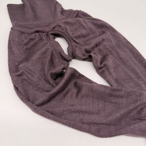 Abhaltehose in lila von der Seite