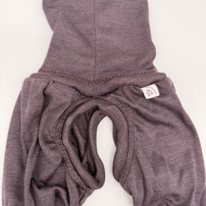 Abhaltehose in lila Detailaufnahme Loch im Schritt